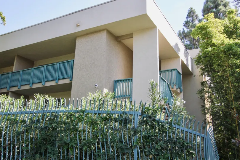 The view of Stoneybrook Villas in Long Beach, California