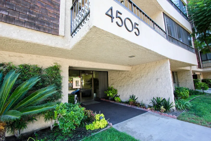 The entrance into The Knolls in Long Beach, California