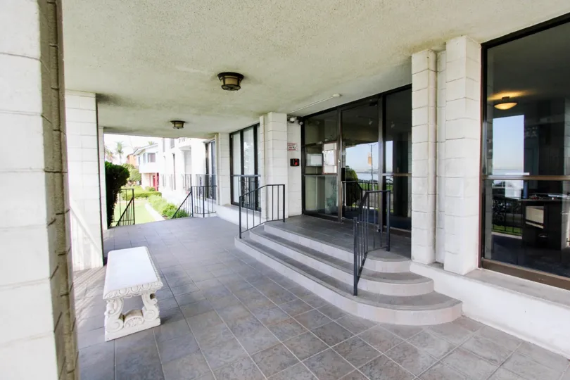 The entrance into Versailles in Long Beach, California