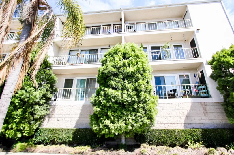 The view of Villa de Oro in Long Beach, California