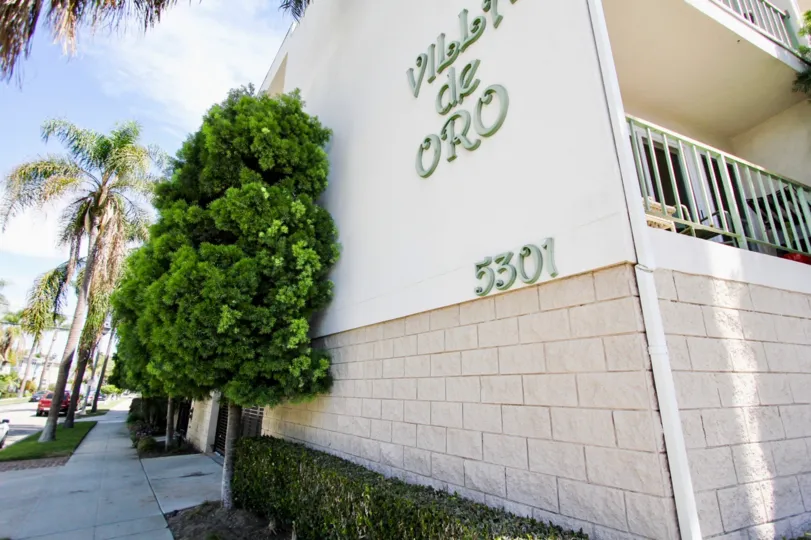 The Villa de Oro name on the building