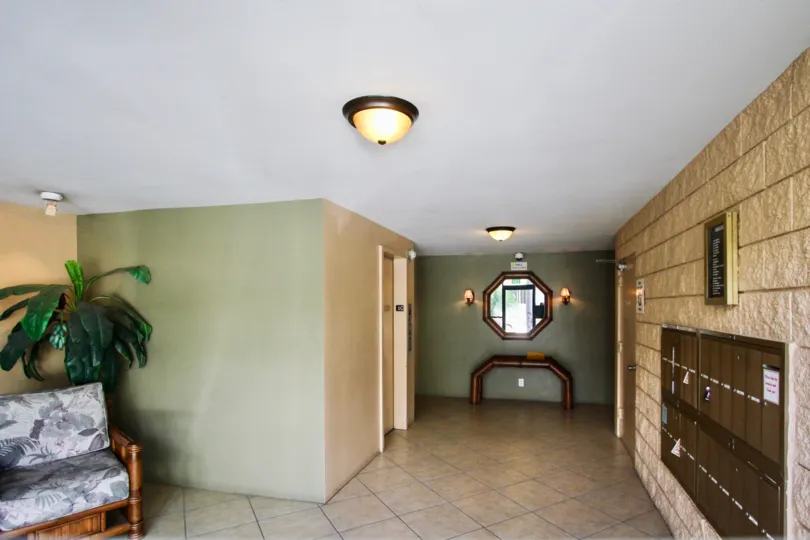 The foyer inside of the Villa de Oro