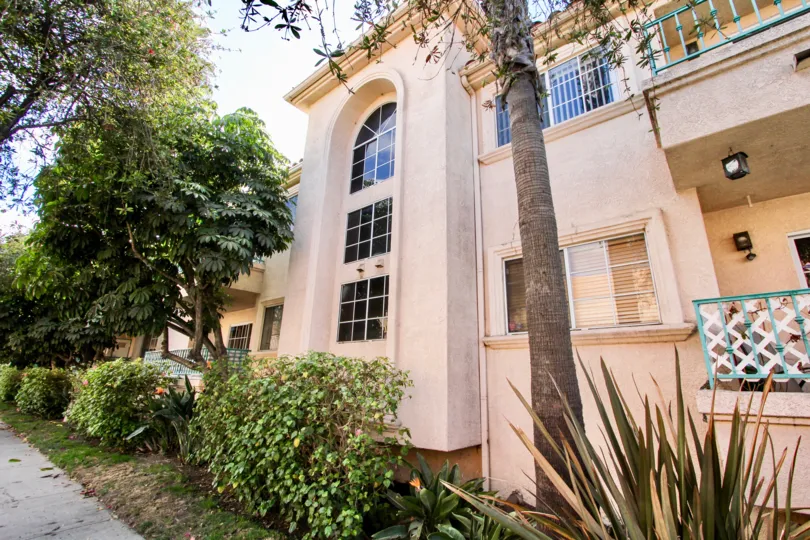 Villa Del Obispo house Building side view location at long beach