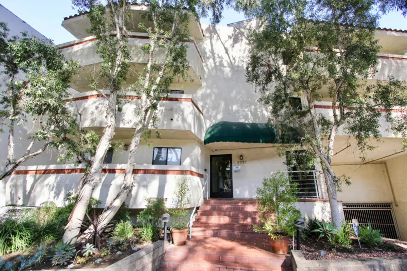 The entryway into Virginia Club Villas