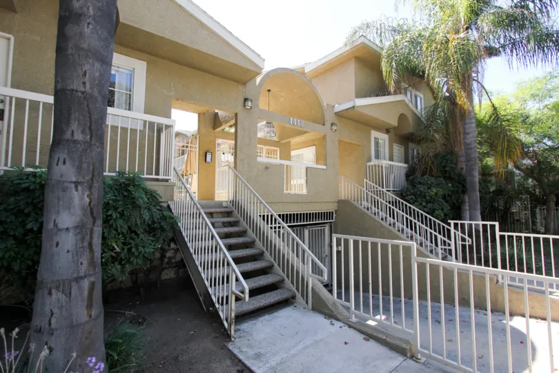 The entrance into 4440 Finley Ave in Los Feliz, California