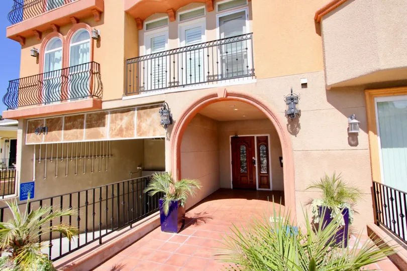 The entrance into Ambrose Villas in Los Feliz, California