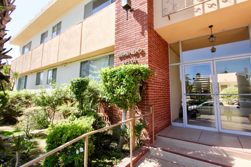 The Berendo Vista name on the building