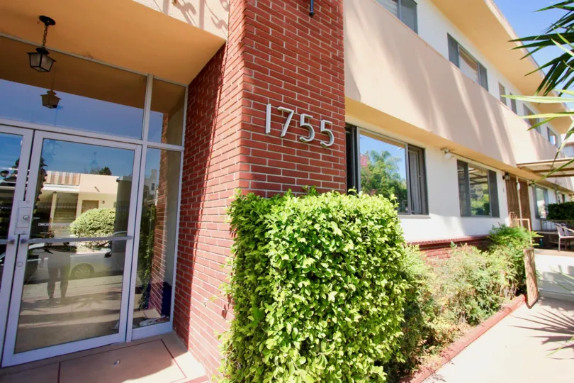 The address on the Berendo Vista building