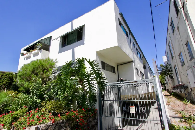 The gate into the paarking area of Finley Capri
