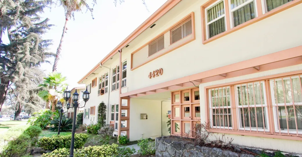 The entryway into Franklin Manor in Los Feliz, California