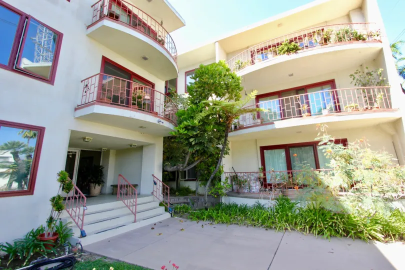 The walkway up to Glen Feliz in Los Feliz, California