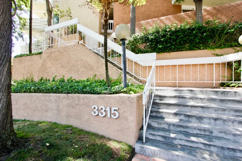 The address at the entrance of Griffith Park Garden Estates