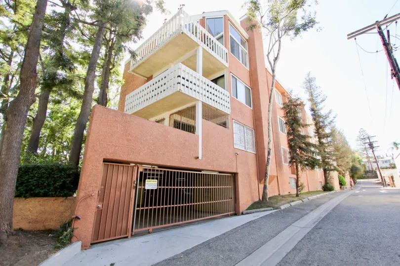 The balconies seen on the Griffith Park Garden Estates