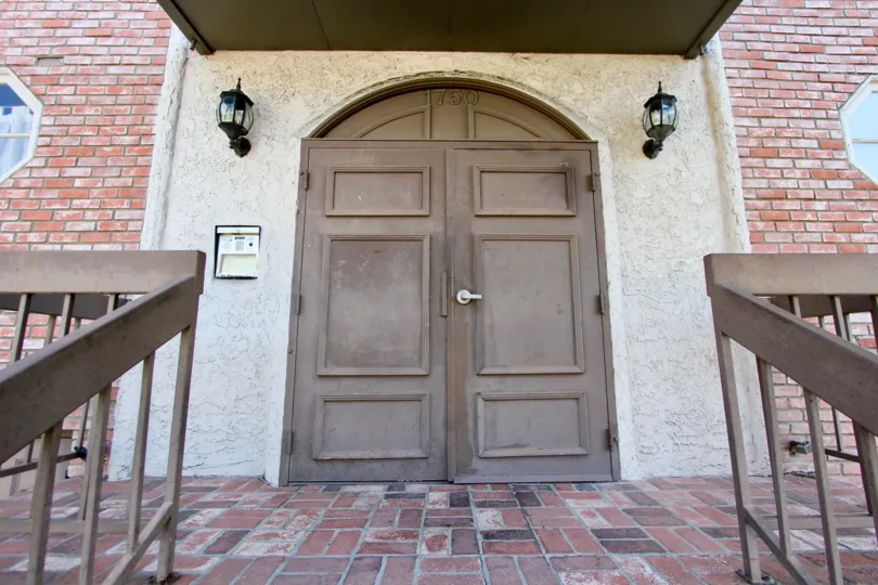 The entrance into Harvard Heights