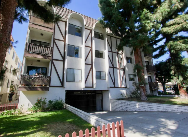 The view of Los Feliz Condominiums in Los Feliz, California