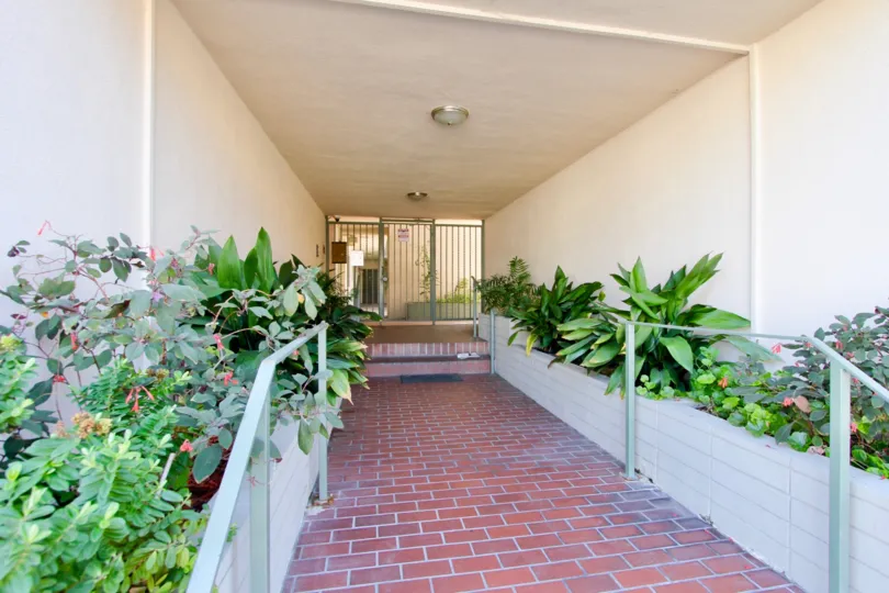 The entryway into Los Feliz Imperial