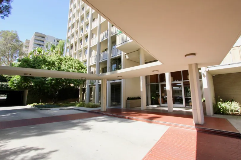 The entrance into Los Feliz Towers