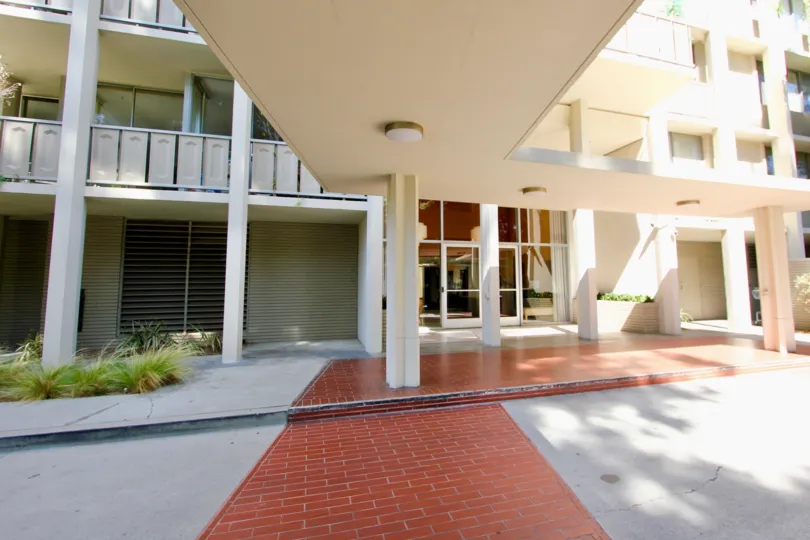 The entryway into Los Feliz Towers