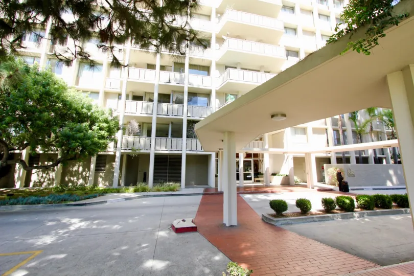The balconies seen at Los Feliz Towers