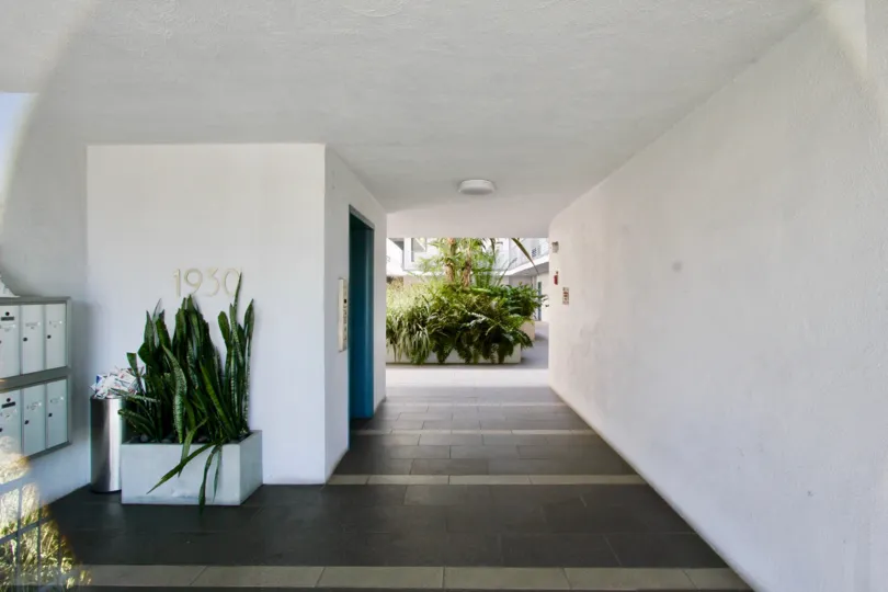 The walkway inside of Los Feliz Village