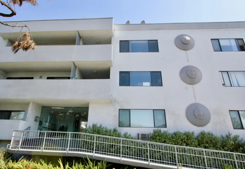The ramp up to Los Feliz Village