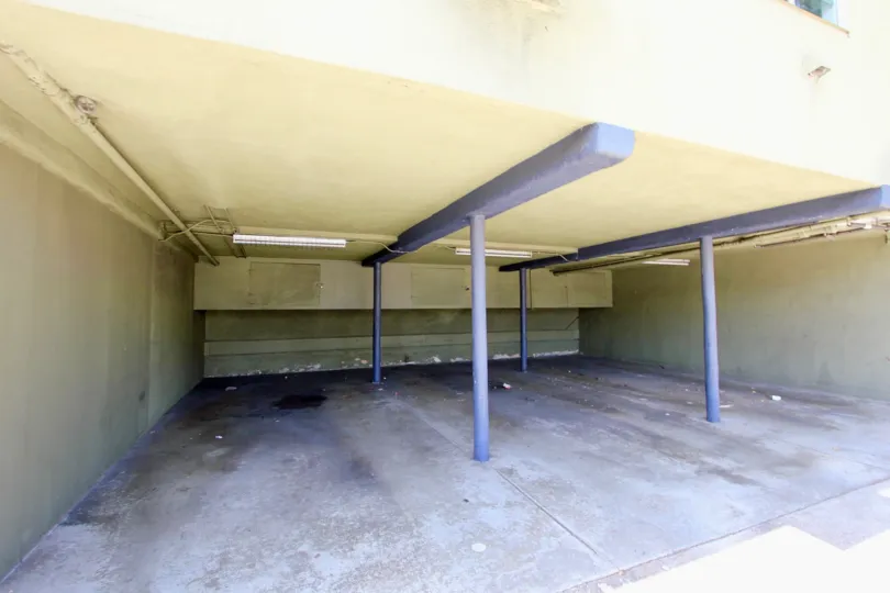 The open parking area for Palmhurst