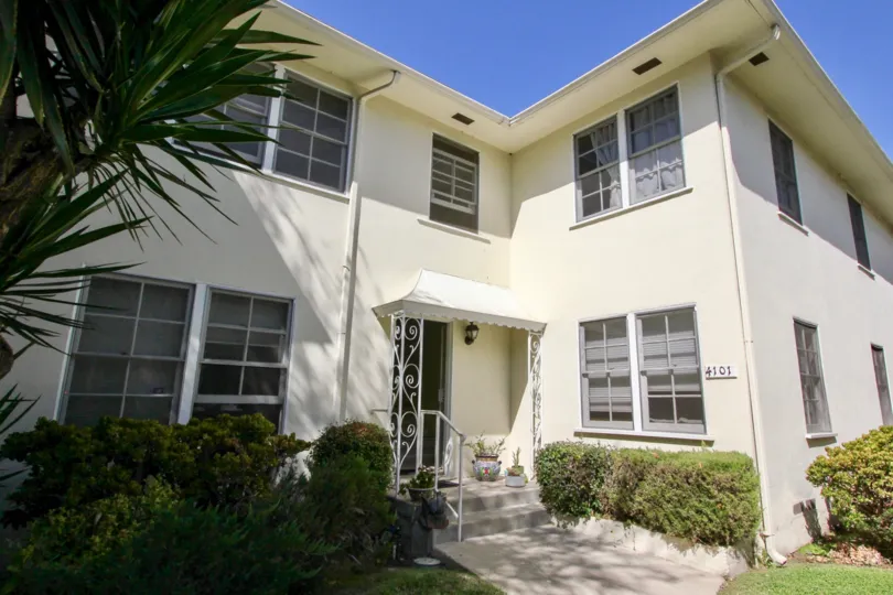 The entrance into a unit in Perlita Gardens II