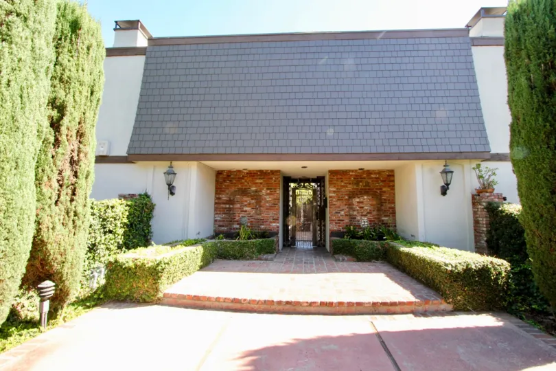 The entryway into Rodney Drive