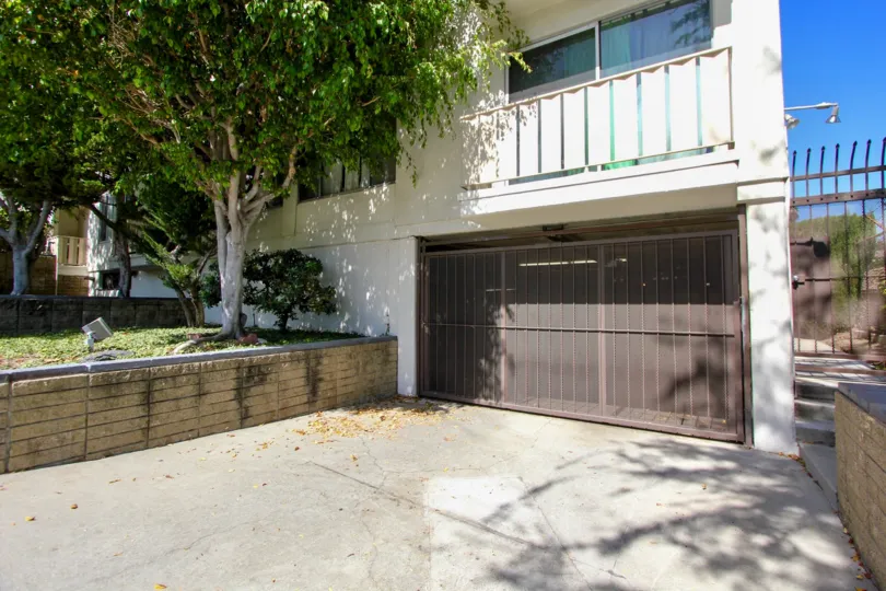 The parking at Vista Los Feliz