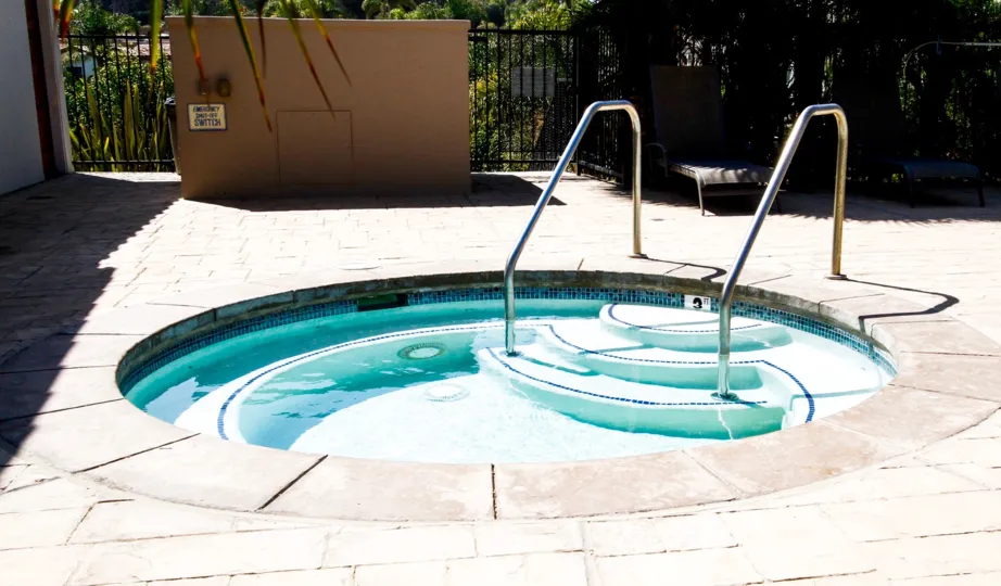 The hot tub at Vista Pacifica at Broad Beach