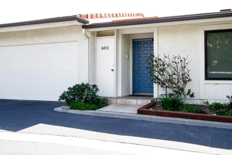 The entrance into Zuma Bay Villas