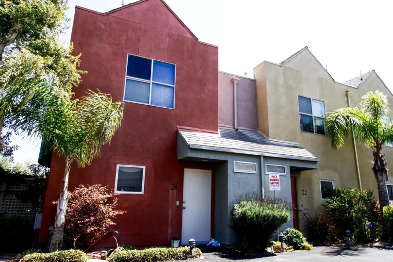 The entrance into units at Zumirez View