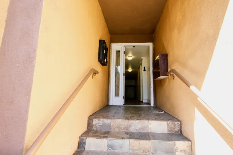The entrance into 11417 Culver Blvd