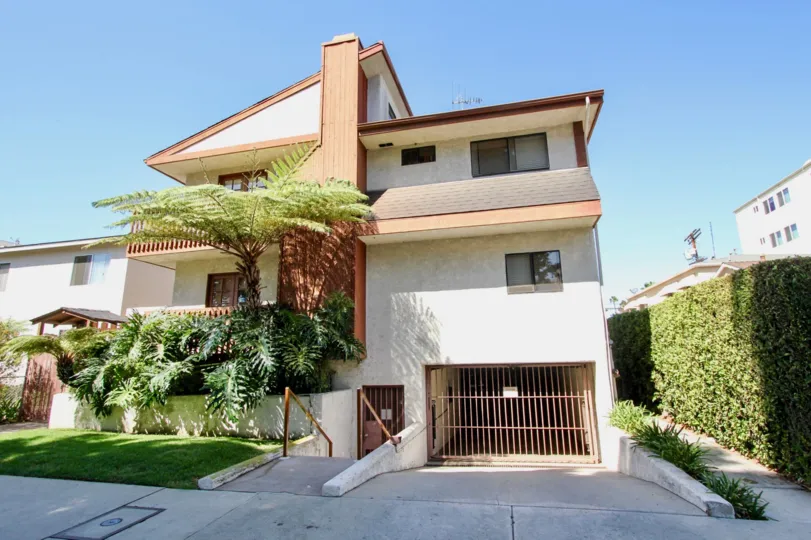 The view of 11811 Avon Way in Mar Vista, California