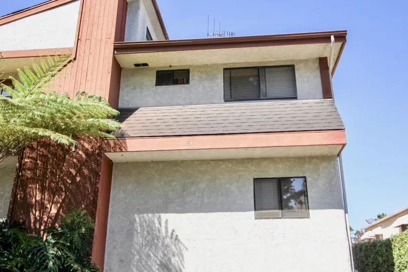 The windows in 11811 Avon Way