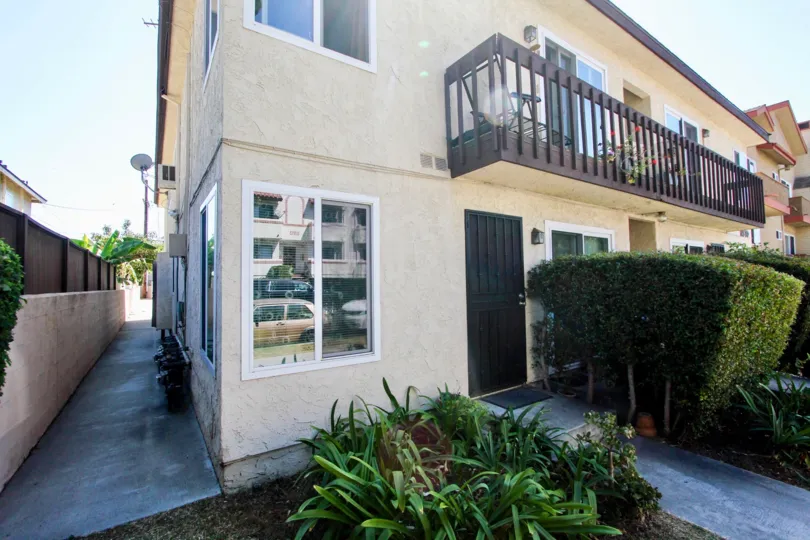 The units at 11910 Avon Way in Mar Vista, California