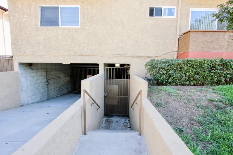 The side entrance into 11918 Avon Way