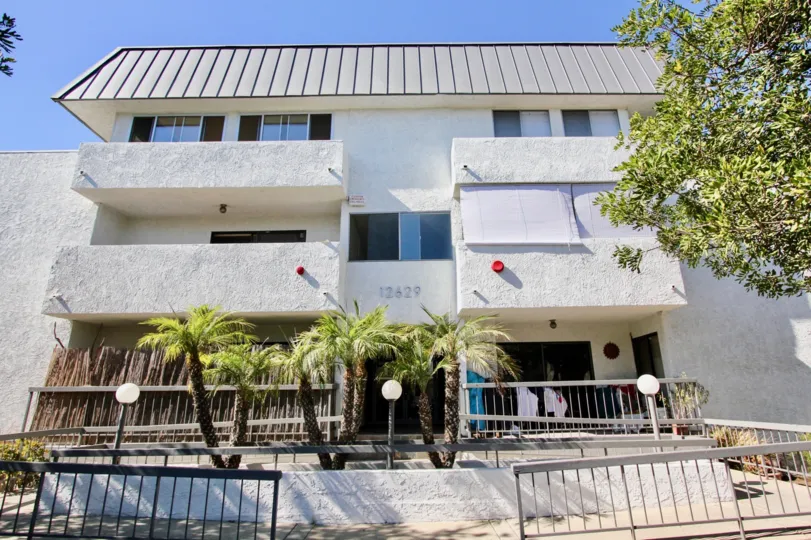 The view of 12629 Caswell Ave in Mar Vista, California