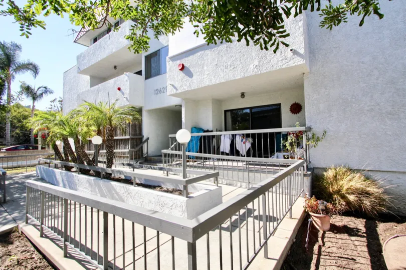 The décor seen around 12629 Caswell Ave