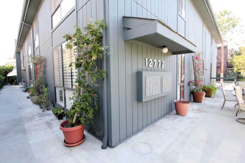 The sidewalk around 12772 Pacific Ave in Mar Vista, California