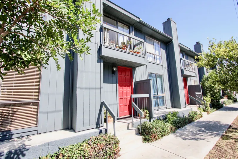 The entryway into 12772 Pacific Ave in Mar Vista, California