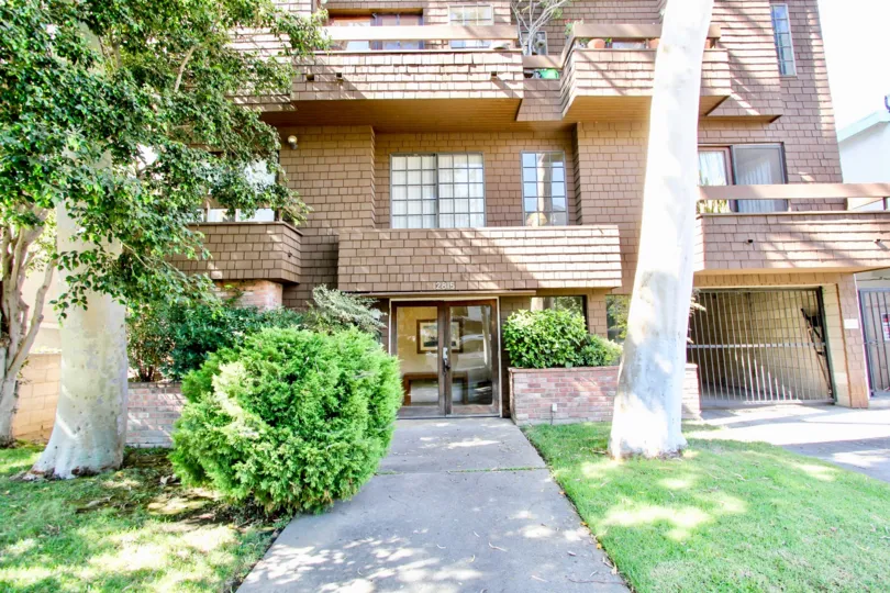 The entryway into 12815 Caswell Ave in Mar Vista, California