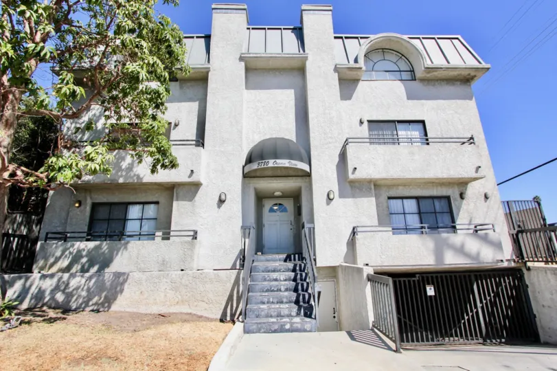 The view of 3780 Ocean View Ave in Mar Vista, California