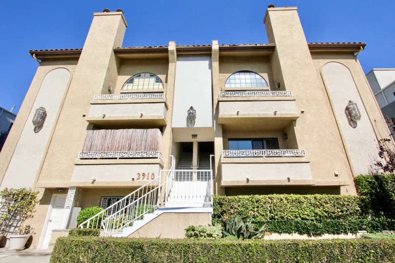 The view of 3910 Moore St in Mar Vista, California