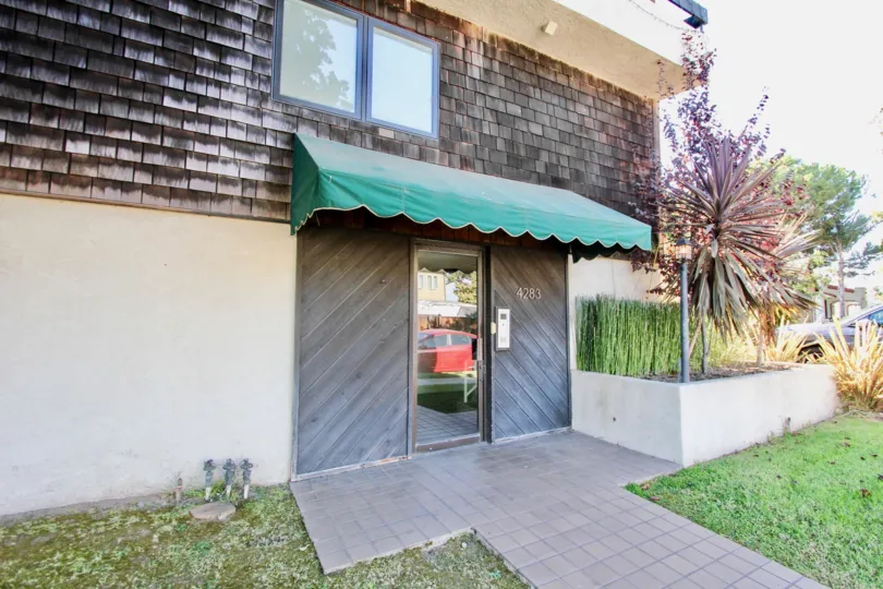 The entrance into 4283 Moore St