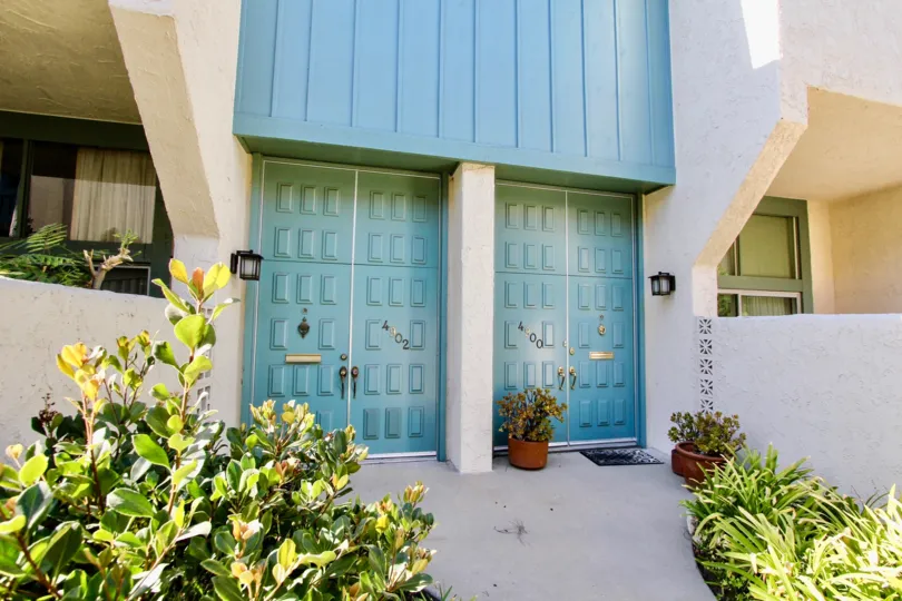 The entrances into Casa De Marina