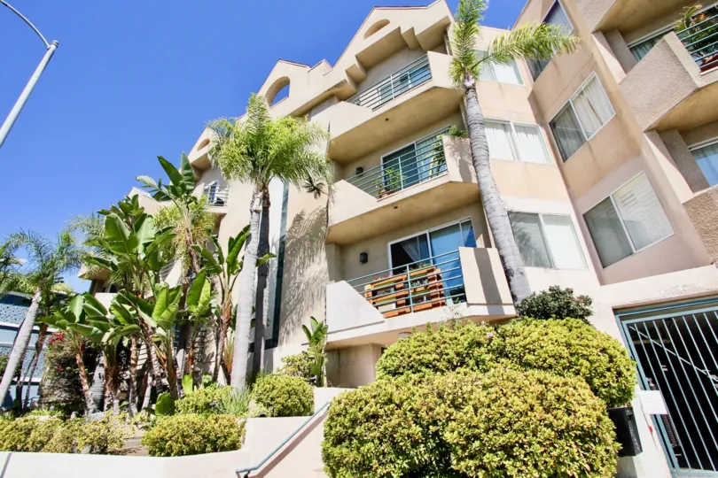 The view of Centinela Ocean View Condos in Mar Vista, California