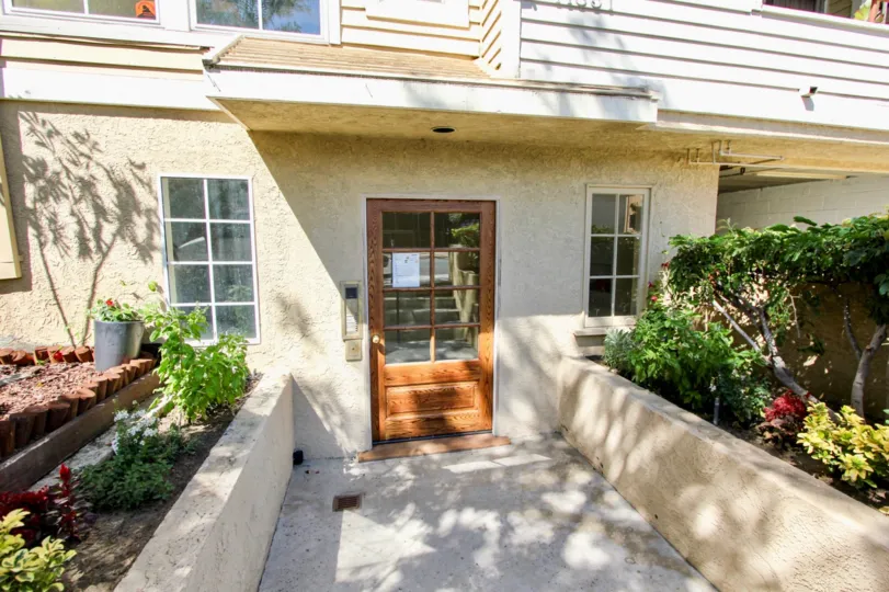 The entrance into Courtleigh Condos