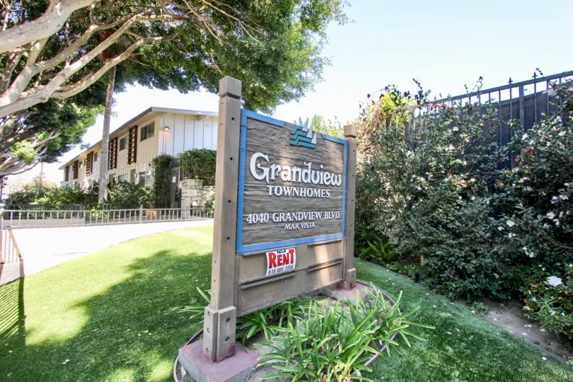 The address on the sign for Grandview Townhomes