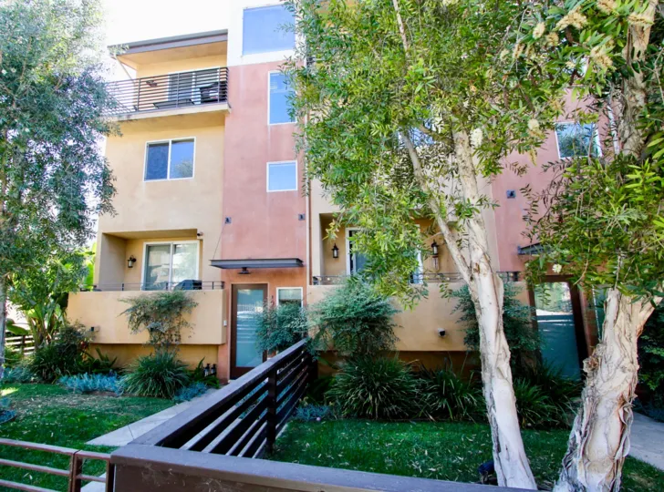 The view of Moore Street Townhomes in Mar Vista, California